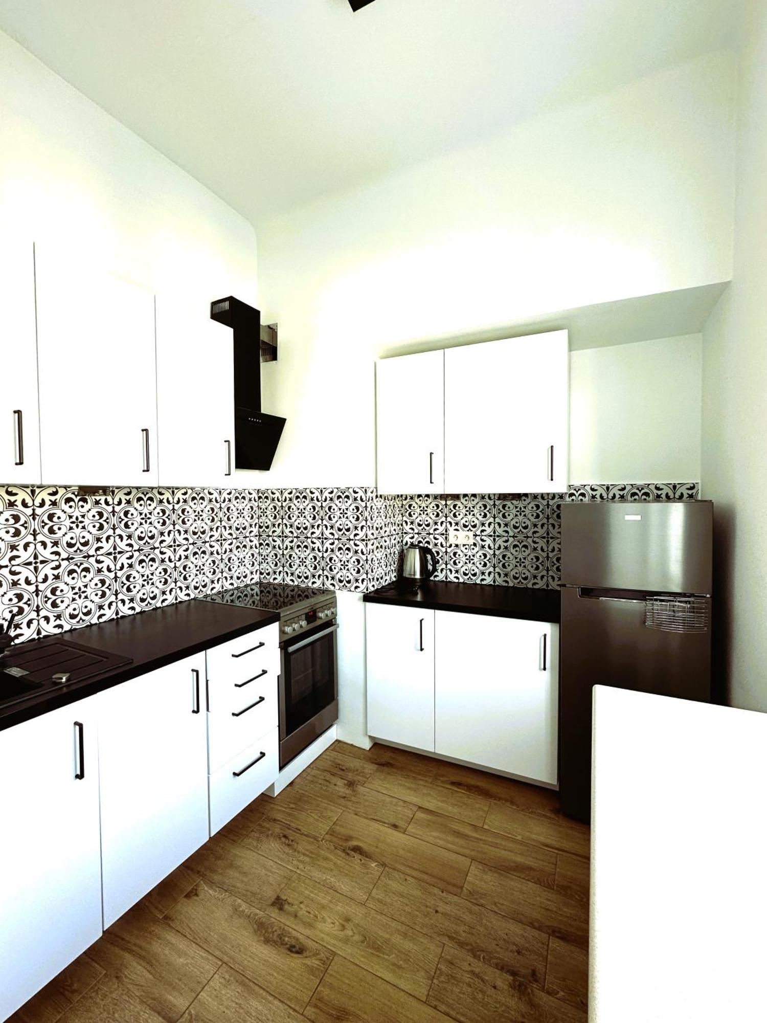 Art Dreams Apartament Chmielna 5 Varsó Kültér fotó